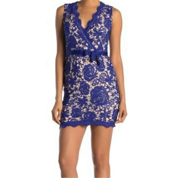 Love X Design Selma Surplice Lace dress - Picture 1 of 12